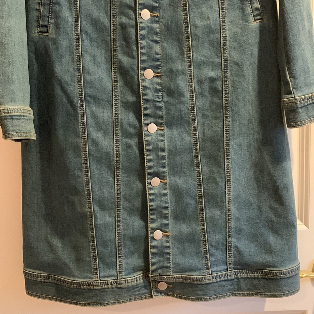 FLASH SALE -- NEW -- Perfect Denim Jacket -- Size Medium - Picture 4 of 13